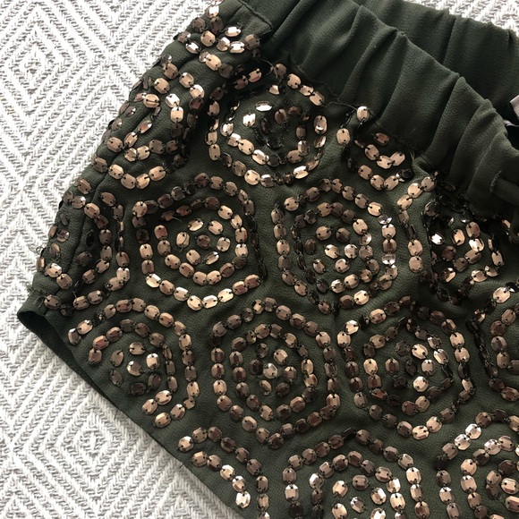 GUESS Shorts - Picture 2 of 4